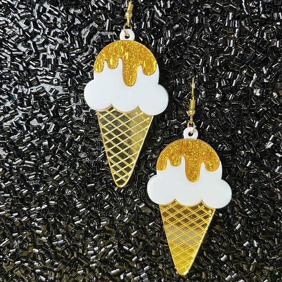 One Scoop Vanilla Cone Dangle Earring - Picture 4 of 12